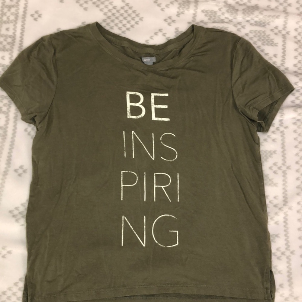 Fitted BE INSPIRED tee size medium